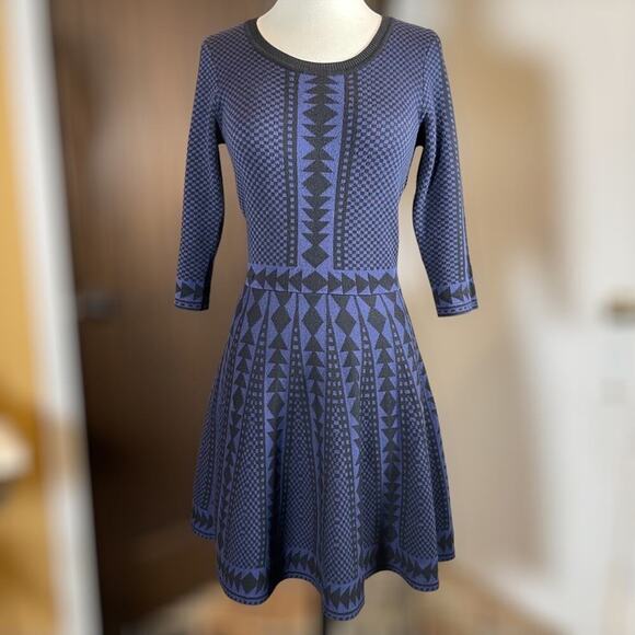 NINA LEONARD ~Black on Blue Geometric Print Sweater Dress ~ Size Medium - Picture 4 of 9